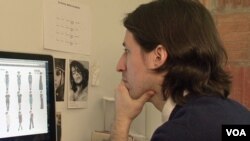 Ikki yildan beri Nyu-York iqtisodiy taraqqiyot korporatsiyasi dizaynerlarga yordam berayapti. Ijod qilishi uchun sharoit yaratib berayapti. Daniel Vosovik yosh modelyer.