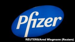 Logo farmaceutske kompanije Fajzer (REUTERS/Arnd Wiegmann)