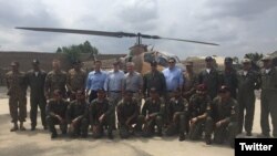 ប្រតិភូ​សមាជិក​ព្រឹទ្ធសភា​អាមេរិក​ដឹកនាំ​ដោយ​លោក​ John McCain សមាជិក​ព្រឹទ្ធសភា​នៃគណបក្ស​សាធារណ​រដ្ឋ ថត​រូប​ជា​មួយ​ក្រុម​អ្នក​បើក​យន្តហោះ​នៅ​មូលដ្ឋាន​ទ័ព​អាកាស​ក្នុង​ខេត្ត​ Waziristan ខាង​កើត​ របស់​ប្រទេស​បាគីស្ថាន កាល​ពី​ថ្ងៃទី​៣ ខែ​កក្កដា ឆ្នាំ២០១៦។