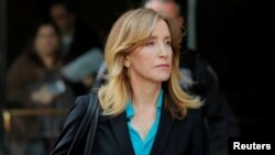 La exestrella de la serie de televisión "Desperate Housewives" emitirá la declaración ante un tribunal federal de Boston por el cargo de conspiración por pagar 15.000 dólares para que alguien corrigiera en secreto las respuestas del examen de ingreso a la universidad de su hija.