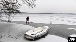 Замерзле озеро, Баварія, Німеччина