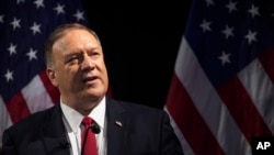 រូបឯកសារ៖ រដ្ឋមន្រ្តីការបរទេសអាមេរិកលោក Mike Pompeo ថ្លែងអំឡុងពេលប្រគល់ពានរង្វាន់ Herman Kahn Award កាលពីថ្ងៃទី៣០ ខែតុលា ឆ្នាំ២០១៩ នៅក្រុងញូវយ៉ក។ 