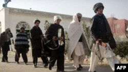 Qurolini tashlashga ahd qilgan toliblar