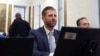 Eric Trump, putra dari mantan Presiden AS Donald Trump, saat menghadiri persidangan kasus penipuan yang melibatkan Trump Organization di Kota New York pada 2 November 2023. (Foto: Shannon Stapleton/Pool/AFP)