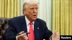 প্রেসিডেন্ট ডনাল্ড ট্রাম্প ওয়াশিংটনে হোয়াইট হাউসে ওভাল অফিসে বক্তব্য রাখছেন। ৬ মার্চ, ২০২৫।