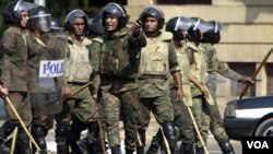 La policía ha sido movilizada en El Cairo ante la posibilidad de nuevos disturbios.