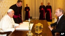 Зустріч Папи Римського та Володимира Путіна у листопаді 2013 року у Ватикані 