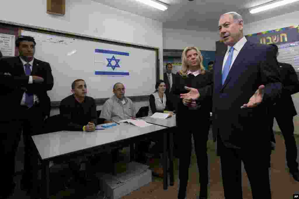 Israeli Prime Minister Benjamin Netanyahu stands with his wife Sara as he speaks to the media after voting in Israel's parliamentary elections in Jerusalem, Mar. 17, 2015.