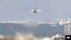 一架台灣幻影2000戰機從新竹一個空軍基地起飛。 （2024年12月10日）