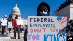 ཨ་རིའི་དབུས་གཞུང་གི་ལས་བྱེད་པའི་ངོ་རྒོལ་ལས་འགུལ།