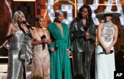 Desde la izquierda Lady Gaga, Jada Pinkett Smith, Alicia Keys, Michelle Obama y Jennifer Lopez durante la 61 entrega anual de los premios Grammy el domingo, 10 de febrero de 2019, en Los Ángeles, California.