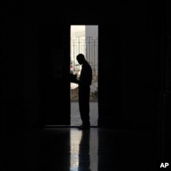 Inson o'zi istagan dinga sig'inishga haqli, deya bildiradi xalqaro komissiya