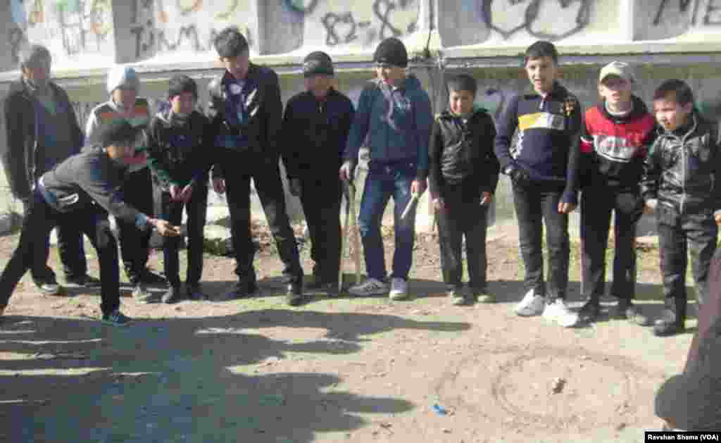 Markaziy Osiyoda oshiq o'ynab katta bo'lmagan bolani topib bo'lmaydi, bu ham bir to'garak hisoblanadi