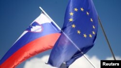 Zastave Slovenije i EU