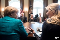 Germaniya rahbari Angela Merkel va Ivanka Tramp, Oq uy, 17-mart, 2017