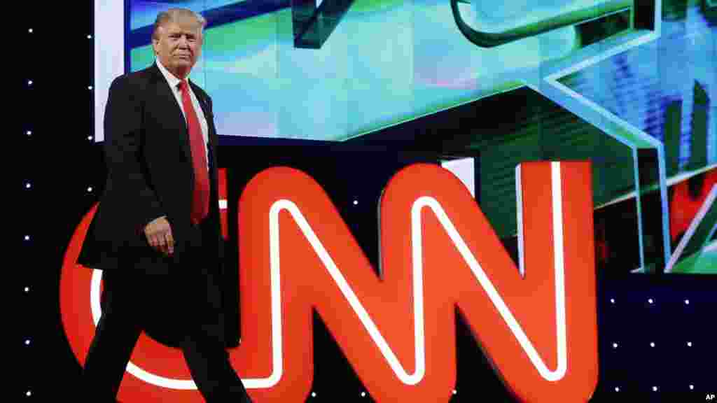 L'homme d'affaires américains Donald Trump arrive au débat présidentiel républicain organisé par CNN, à l'Université de Miami, le 10 mars 2016.