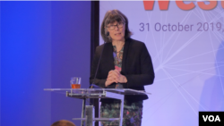 Ambasadorka Velike Britanije u Srbiji Šin Meklaud govori na skupu "Biti ili ne biti - Bregzit, Zapadni Balkana i EU", u Beogradu, 31. oktobra 2019. 