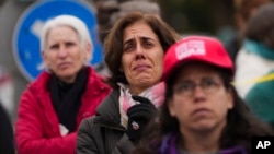 2025年2月11日，被哈馬斯扣押的人質親屬和支持者在耶路撒冷以色列總理辦公室外抗議。