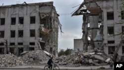 美國指控俄羅斯使用化學武器對付烏克蘭軍隊，稱此舉違反了《化學武器公約》。 （美聯社2024年4月18日）