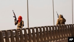 
Le Burkina est pris depuis 2015 dans une spirale de violences jihadistes apparues d'abord au Mali et au Niger quelques années auparavant.