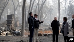 Predsednik SAD Donald Tramp tokom obilaska područja pogođenog požarima