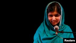 Toliblar vodiyda 2009-yilda ayollarni maktab, universitetlarga yo’latmay qo’ygach, Malala Yusufzay global tarmoqda, matbuotda huquq haqida chiqishlar qila boshlagan. Bu kurashga kirganida Malala 11 yoshda edi.