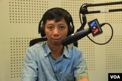 រូបឯកសារ៖ លោក ប៉ា ងួនទៀង នាយក​ប្រតិបត្តិ​នៃ​មជ្ឈមណ្ឌល​កម្ពុជា​ដើម្បី​ប្រព័ន្ធ​ផ្សព្វផ្សាយ​ឯករាជ្យ ពិភាក្សា​អំពី​យុទ្ធនាការ​«‍ថ្ងៃច័ន្ទ​ពណ៌​ខ្មៅ» ដើម្បី​ដោះលែង​អ្នក​ការពារ​សិទ្ធិមនុស្ស នៅ​ក្នុង​កម្មវិធី Hello VOA ពិសេស កាលពី​ថ្ងៃអង្គារ ទី១០ ខែឧសភា ឆ្នាំ២០១៦។ (លឹម សុធី/VOA)