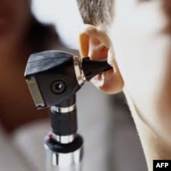 Amerikada aholining qariyb 10 foizi kar. Ko'pi maxsus apparat taqadi