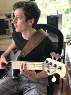 Basista Pera Krstajić je takođe kreativni ambasador Srbije.