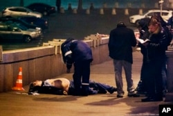 Boris Nemtsovning jasadi ustida, Moskva, 28-fevral, 2015