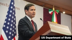 2025年9月3日，美国国务卿卢比奥在墨西哥城与墨西哥外交部长举行联合记者会。