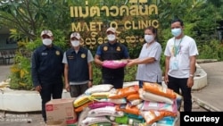 ဒေါက်တာစင်သီယာမောင်မှ ကိုဗစ်အလှူပစ္စည်းများ လက်ခံစဉ် (ဓာတ်ပုံ - Courtesy)