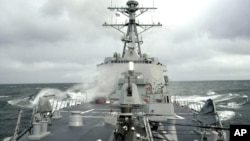 ፎቶ ፋይል፦ ዩ.ኤስ.ኤስ ዊንስተን ቸርችል የተባለችው ግዙፏ ሚሳየል መር አውዳሚ የጦር መርከብ 