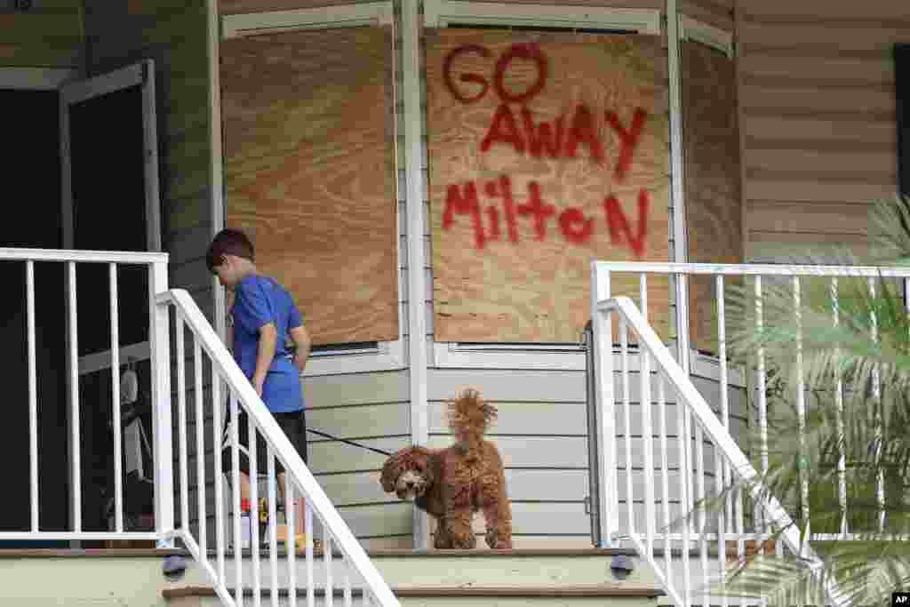 Gran parte de la costa oeste de la Florida, Estados Unidos, está bajo advertencia por la llegada del huracán Milton. Aunque en la mañana del martes fue degradado a categoría 4, los meteorólogos dijeron que todavía representaba "una amenaza extremadamente grave para Florida".