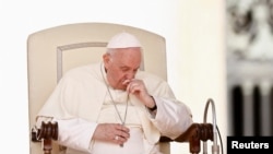 Pope Francis akizungumza katika mkutano wake wa kila wiki.