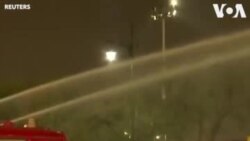 'Yan sandan kwantar da tarzoma sun fesa ruwa mai borkono a dubun dubatar masu zanga-zangar Thailand dake neman a sauke gwamnatin kasar