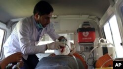 د طالبانو د حکومت د کورنیو چارو وزارت ویلي چې د کندز په ښار کې د سه شنبې د ورځې په ځانمرګي برید کې لږ ترلږه پنځه تنه وژل شوي او اوه تنه نور ټپیان شوي دي. (عکس ارشیف).