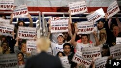 Respublikachilardan prezidentlik uchun asosiy da'vogar, milliarder Donald Tramp tarafdorlari, 11-dekabr, 2015-yil.