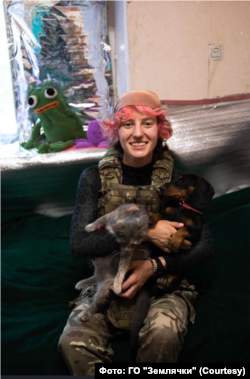 Ліза із позивним “Лу” в цивільному житті мала професію стоматологині, зараз - т.в.о. начальника медпункту батальйону 72 бригади ЗСУ.