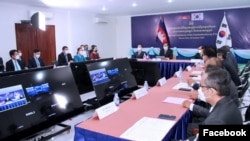 រូបឯកសារ៖ ទិដ្ឋភាព​ទូទៅ​នៃ​ការចុះ​ហត្ថលេខា​លើ​កិច្ចព្រមព្រៀង​ពាណិជ្ជកម្ម​សេរី​រវាង​ព្រះរាជាណាចក្រ​កម្ពុជា និង​ប្រទេស​កូរ៉េខាងត្បូង នៅ​ថ្ងៃទី២៦ ខែតុលា ឆ្នាំ២០២១។ (រូបភាព​ពី​ទំព័រ​ហ្វេសប៊ុក​ក្រសួង​ពាណិជ្ជកម្ម Ministry of Commerce)