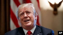 El presidente Trump negó haber usado vulgaridades para referirse a los países africanos y HaItí, a los que según los senadores que estuvieron presentes, los calificó de "países de m...".