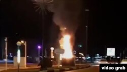 تصویری از به آتش کشیده شدن تندیس قاسم سلیمانی در شهرکرد. آرشیو