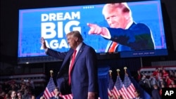 Novoizabrani predsjednik Donald Tramp na mitingu u Mičigenu 5. novembra 2024. (Foto: (AP/Evan Vucci)