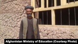 سخی داد، ملازم مکتب