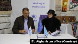 دفتر نمایندگی اتحادیۀ اروپا در افغانستان گفته است که توافقنامه‌ای را با کمیشنری عالی سازمان ملل متحد در امور پناهندگان برای حمایت از بیجاشدگان داخلی و مهاجران افغان امضا کرده است