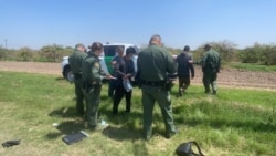 Imagen de operativo de la Patrulla Fronteriza de Estados Unidos en la frontera sur con México. [Foto:  Celia Mendoza]
