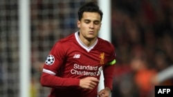 Le milieu de terrain brésilien de Liverpool, Philippe Coutinho, fêtera son deuxième but lors du match de football du Groupe E de l'UEFA Champions League entre Liverpool et le Spartak Moscou à Anfield, Liverpool, dans le nord-ouest de l'Angleterre le 6 déc