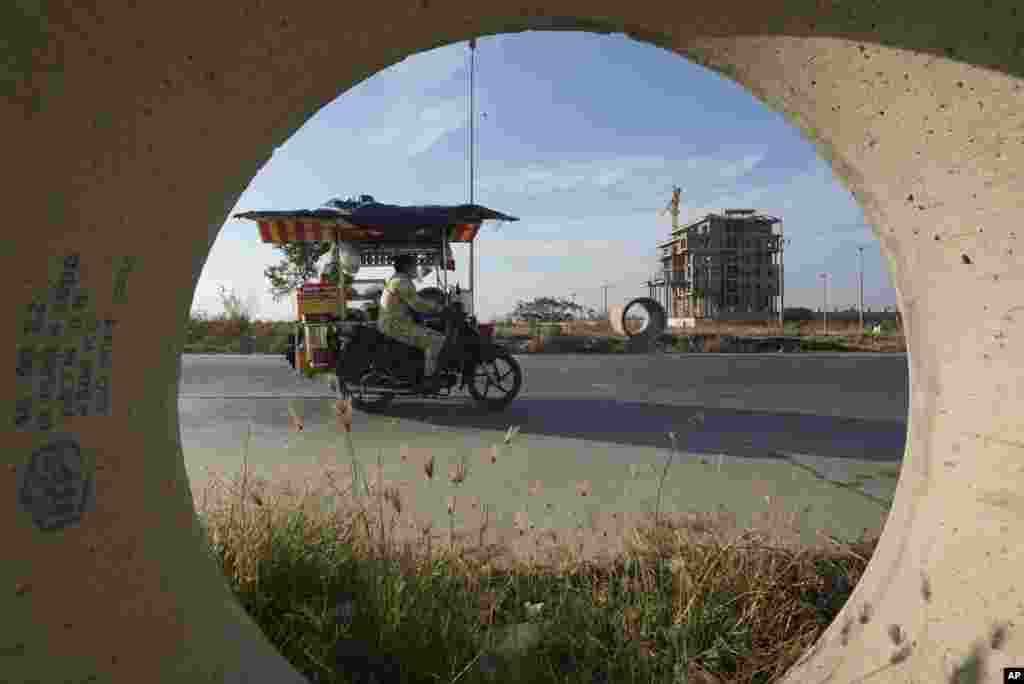 په کمبودیا کې یوه ګرځنده هټۍ