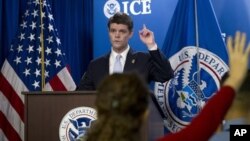 “Internetda bolalar pornografiyasi zamonning dolzarb muammolaridan”, - deydi AQSh Immigratsiya va boj xizmati rasmiysi Jon Morton.