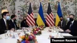 دیدار آنتونی بلینکن و دمیترو کولبا، وزیران خارجه آمریکا و اوکراین در بروکسل، بلژیک (آرشیو)